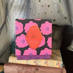 NEW! Rosy Rings Tapestry in Bloom 12 oz Candle